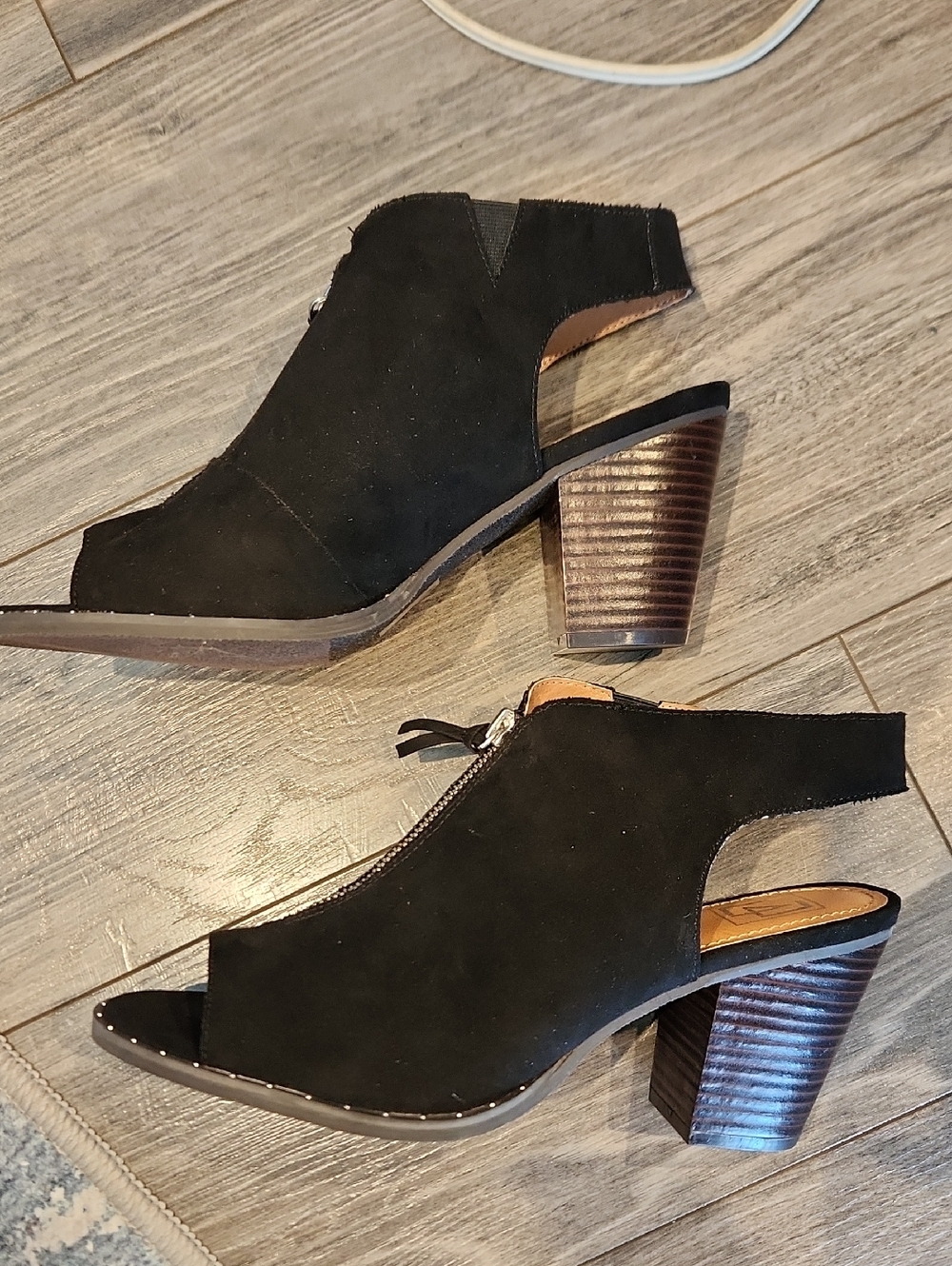 NWOT L4L Women's Sz 11 Black Peep-Toe Suede Block Heel Shoes Zippered Front